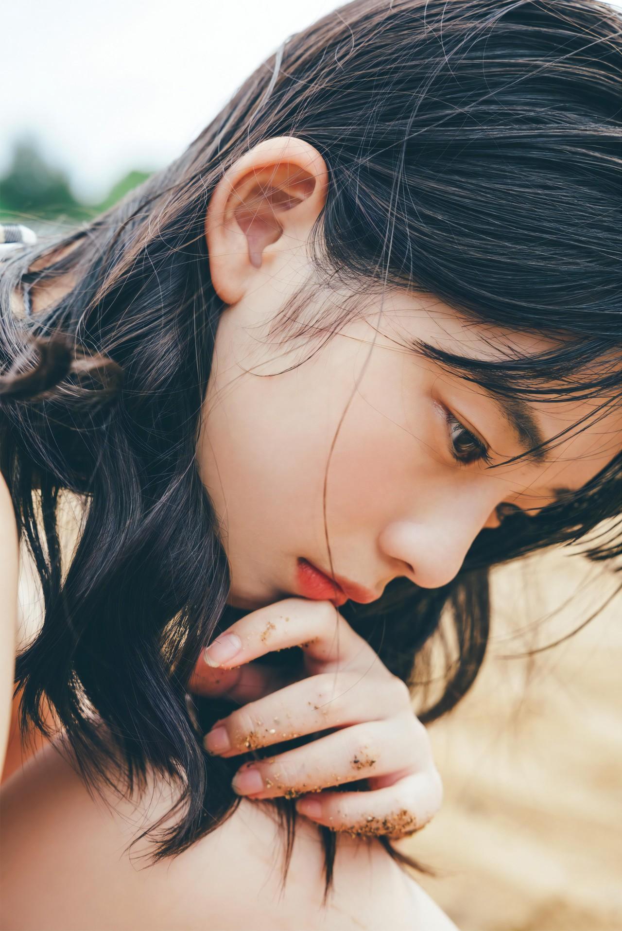 Hina Kikuchi 菊地姫奈, デジタル写真集 「moment」 Set.04(9)