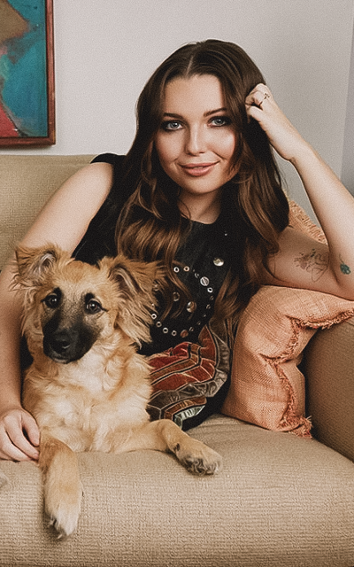 Sammi Hanratty ZPRiKNYM_o