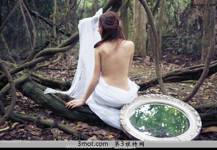 丛林中的半裸美女艺术写真[17P](12)