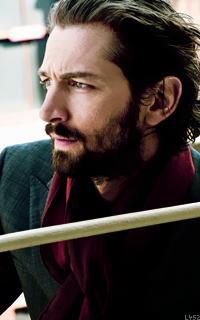 Michiel Huisman FzJNbgzX_o