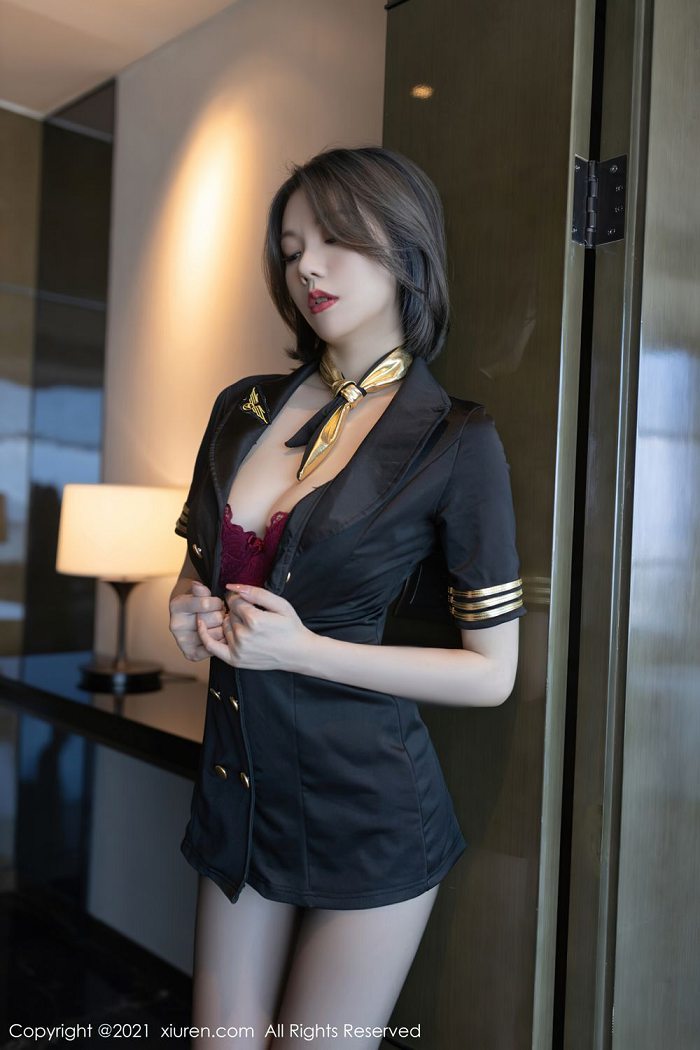 秀人网安然Maleah性感空姐制服系列写真(22)