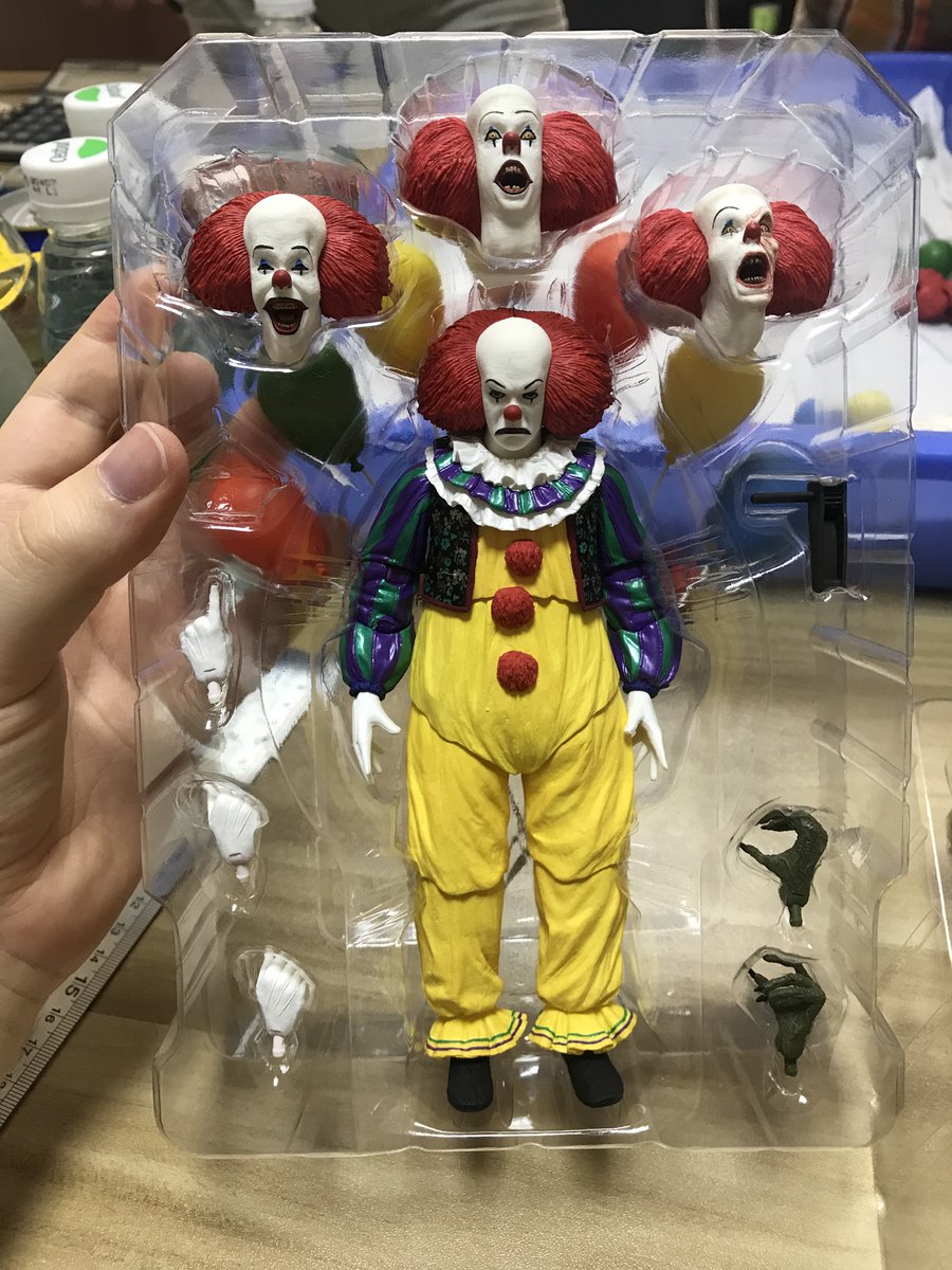 Ca : Pennywise - Year 1990 & 2017 (Neca) 3Lu7nIwL_o