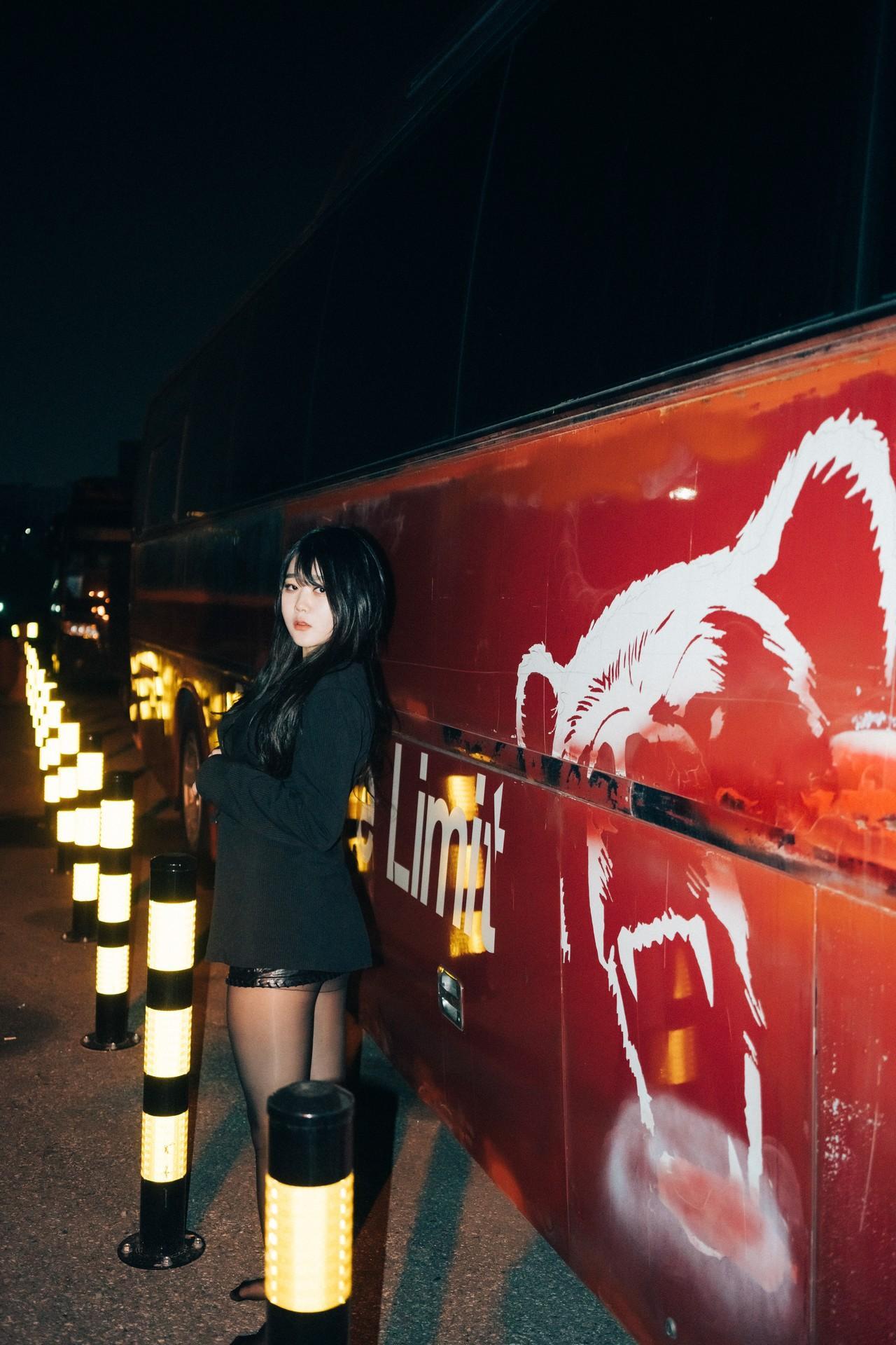 ZIA.Kwon 권지아, [Loozy] XXX At Night Road Set.01(11)