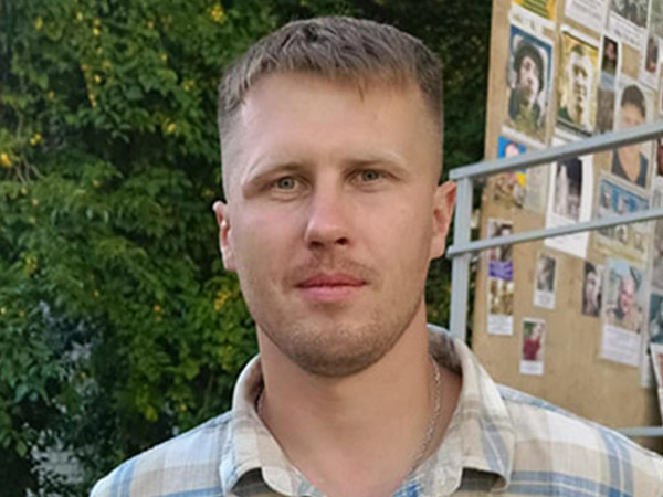 Олексій Ануля написав книгу про полон російською. Продав понад дві тисячі примірників Олексій Ануля написав книгу про полон російською. Продав понад дві тисячі примірників