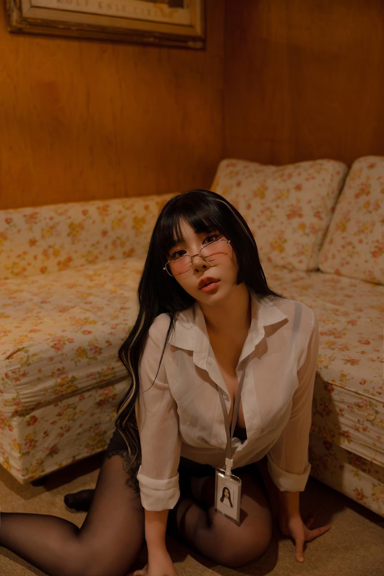 Lee Yuin 유인, Photobook ‘Girl Next Door’ Set.02(4)