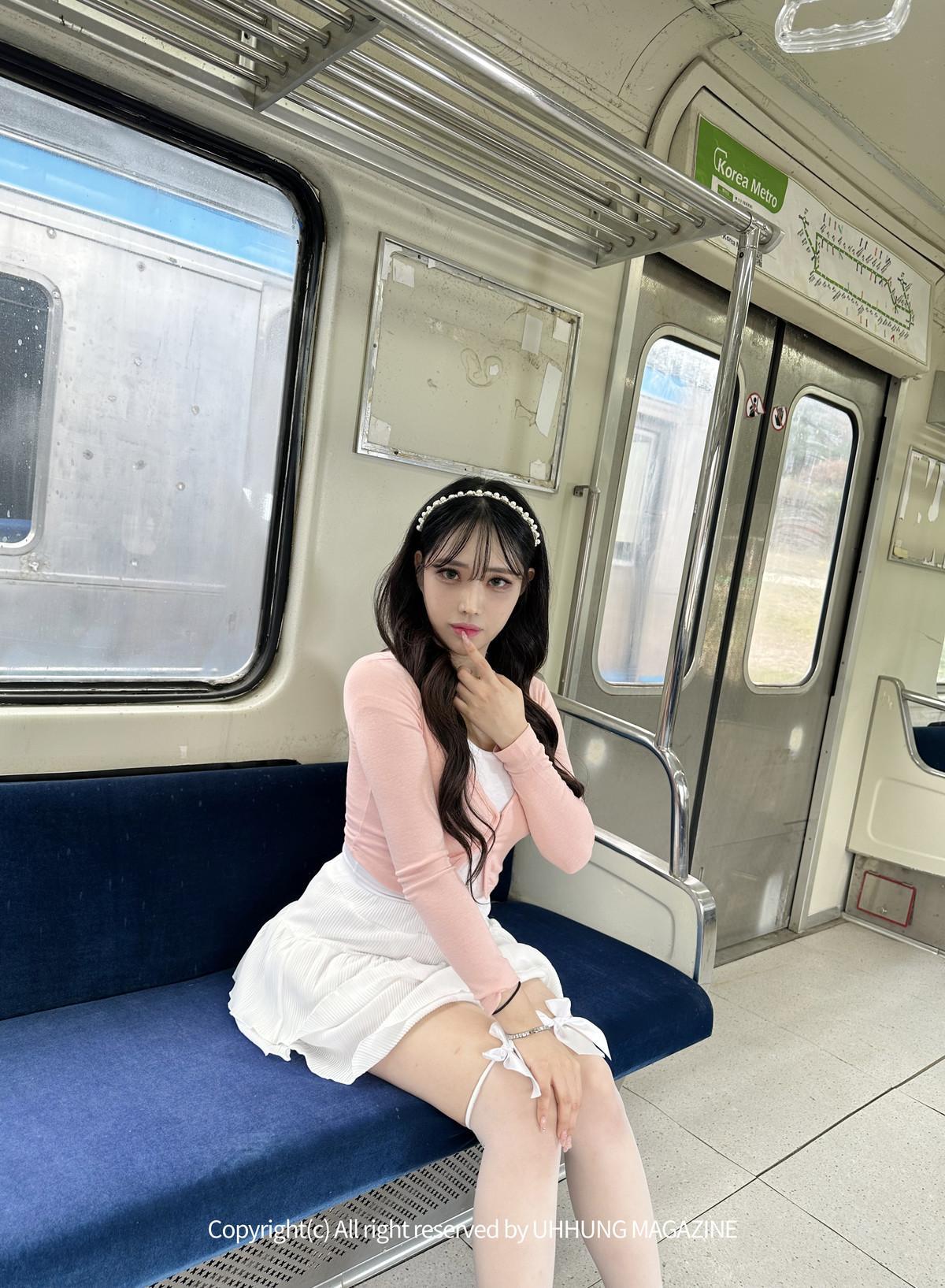 Hani 하니, UHHUNG Magazine “The Girlfriend on The Subway” Set.01(8)