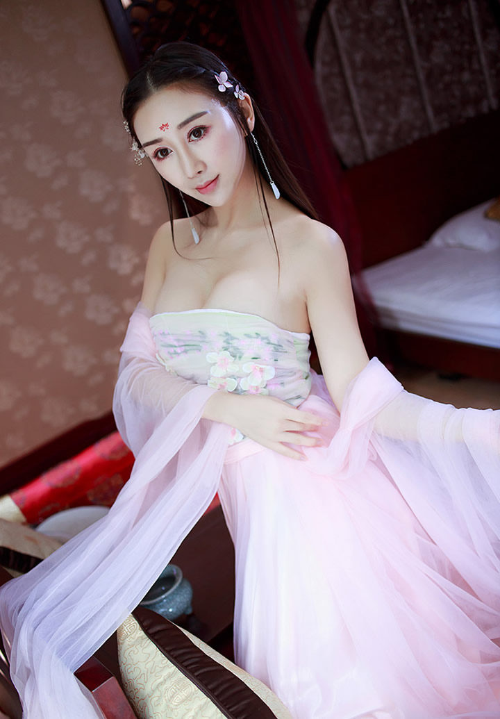 Sexy Queen Zou Jingjing boldly ancient style photo beauty jade muscle is too attractive 17