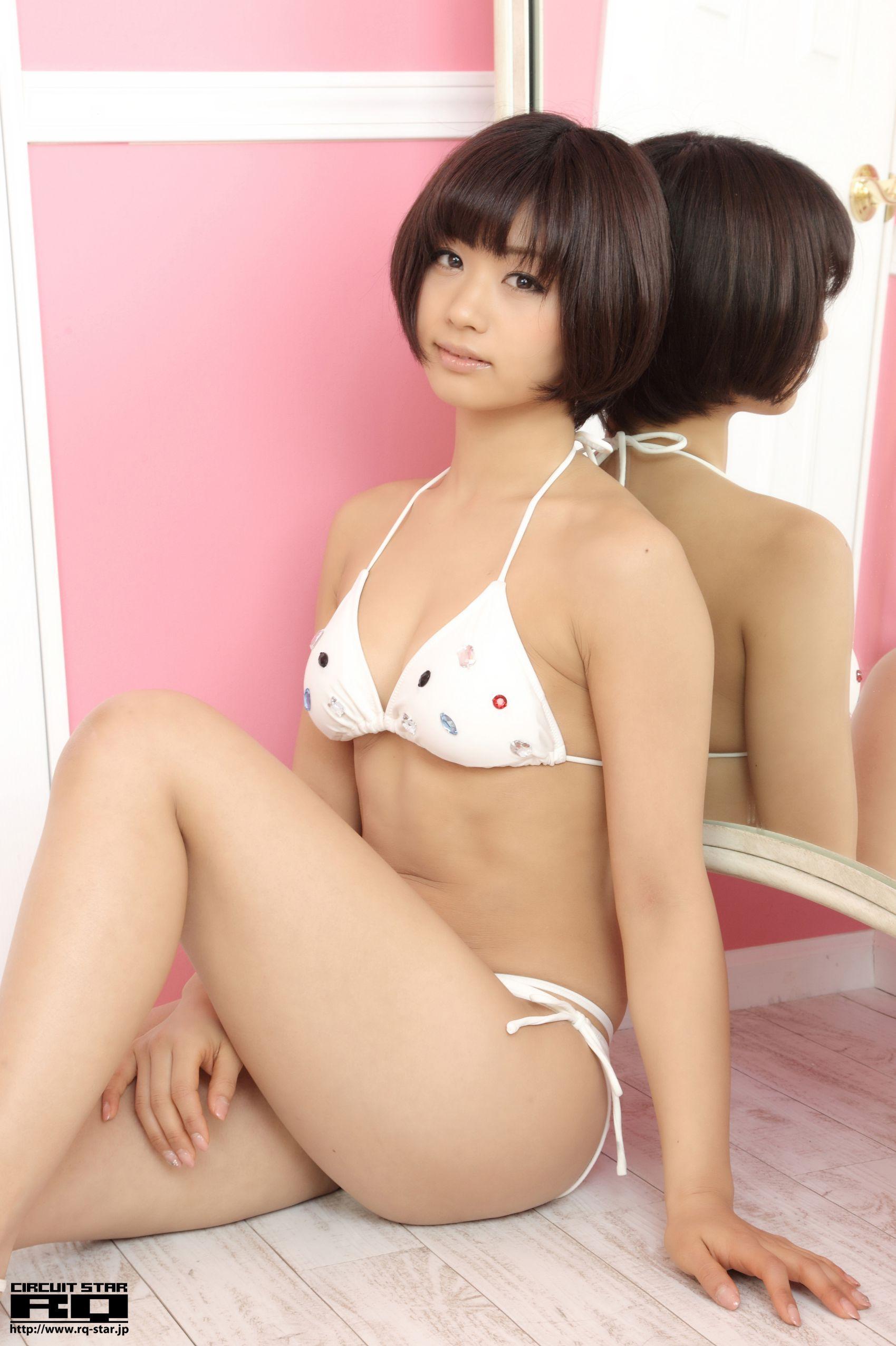 [RQ-STAR] NO.00609 安枝瞳 Hitomi Yasueda Swim Suits 写真集(67)