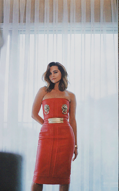 Jenna Coleman - Page 2 6bpJqu3j_o