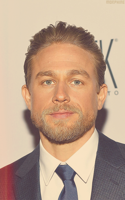 Charlie Hunnam 5jgwHphP_o