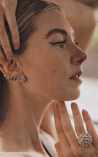 Vanessa Kirby Ab4K5rpr_o