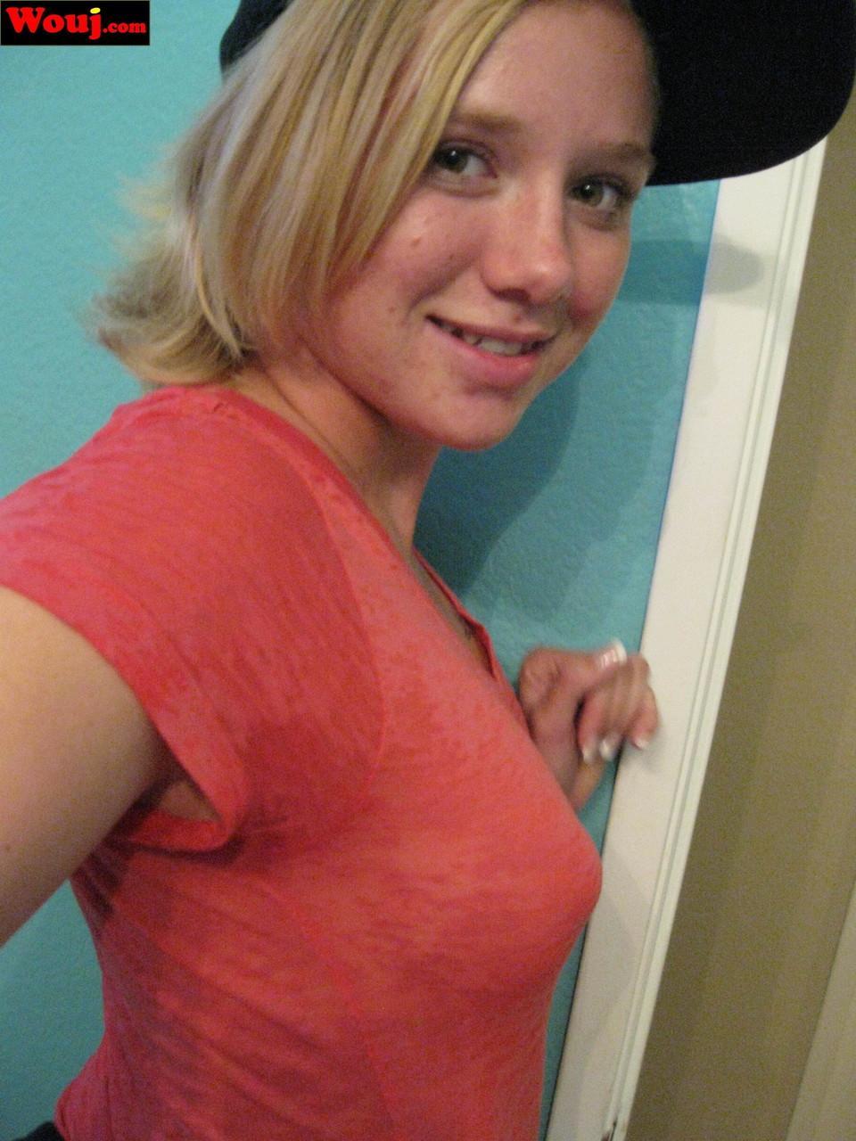 All-natural amateur babe showing off her cute little booty in her panties(8)