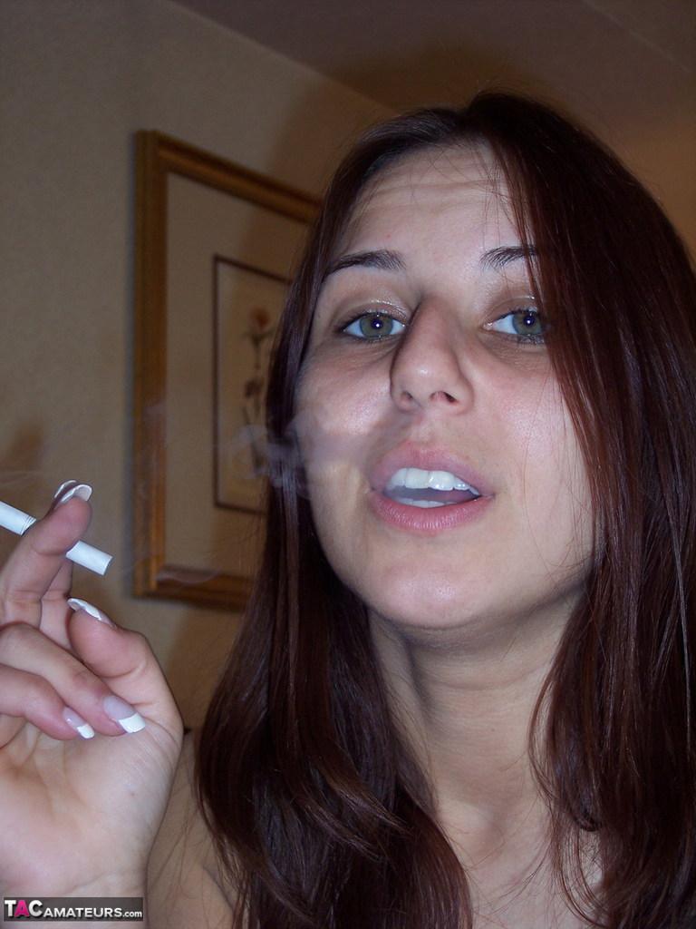 Totally naked girl Lexxxi sits on her bed while smoking a cigarette(11)