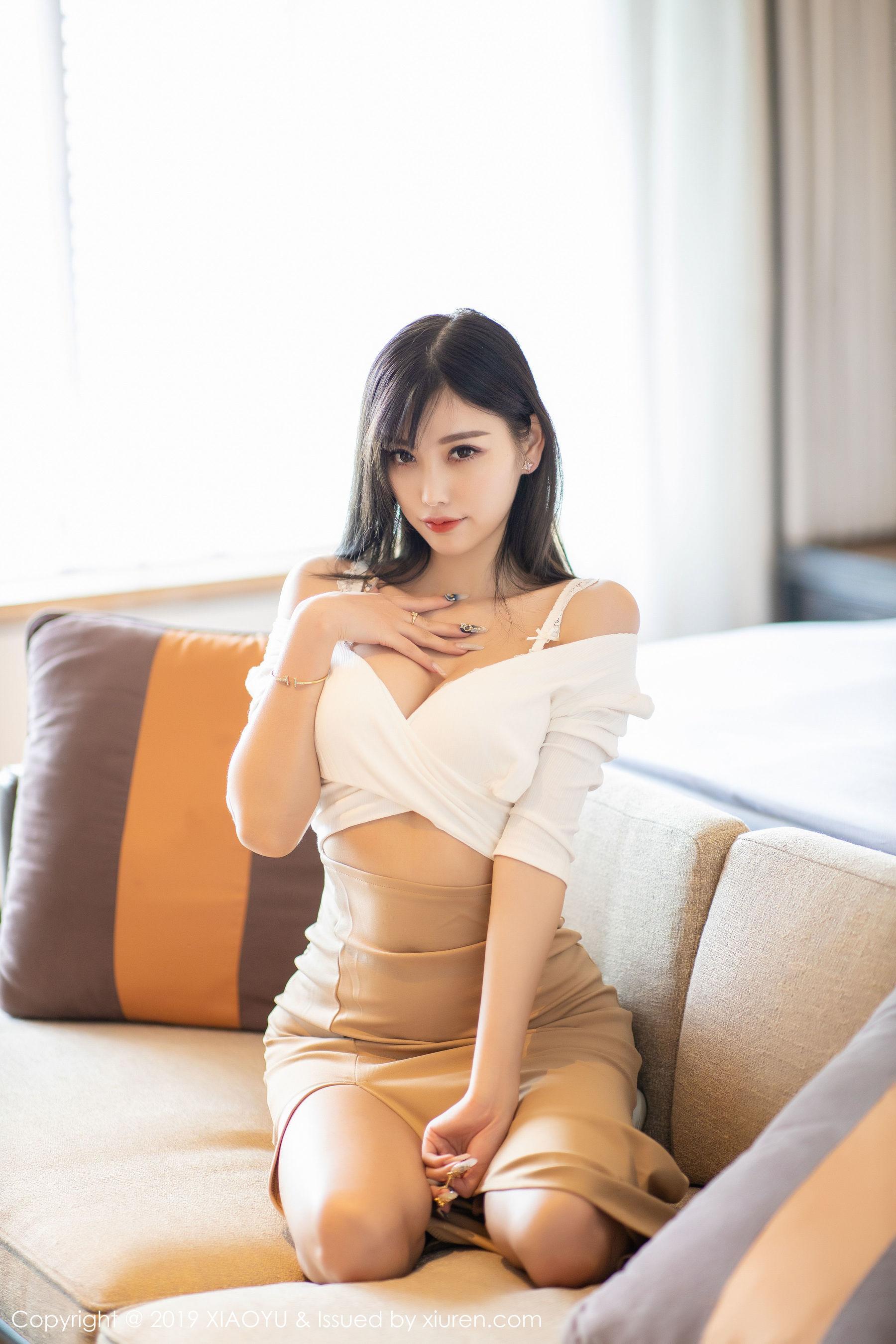 杨晨晨sugar《优雅的服饰+性感内衣》 [语画界XIAOYU] Vol.219 写真集(25)