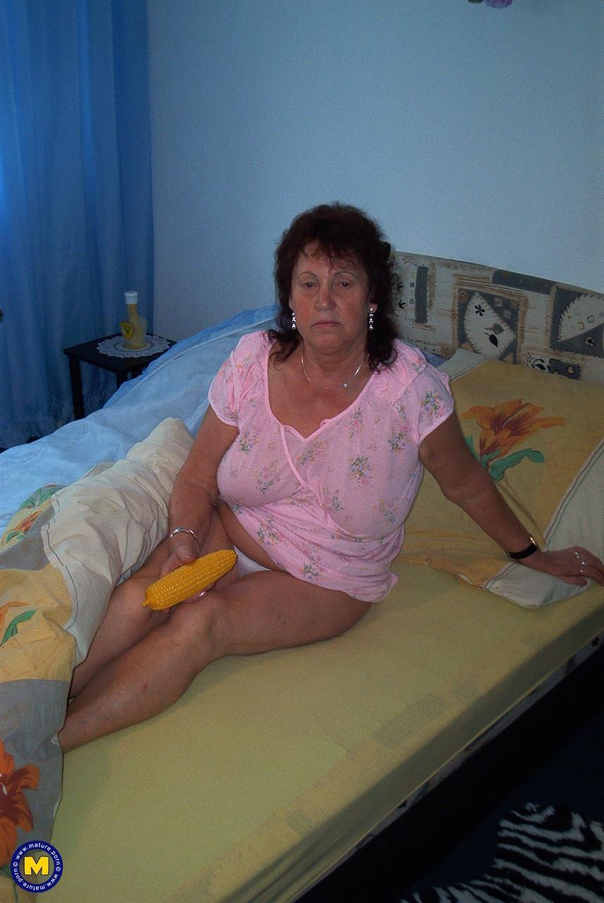 Mature granny Brigitte shows her chubby body and teases with her big tits(7)