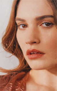 Lily James LeKW1aYx_o