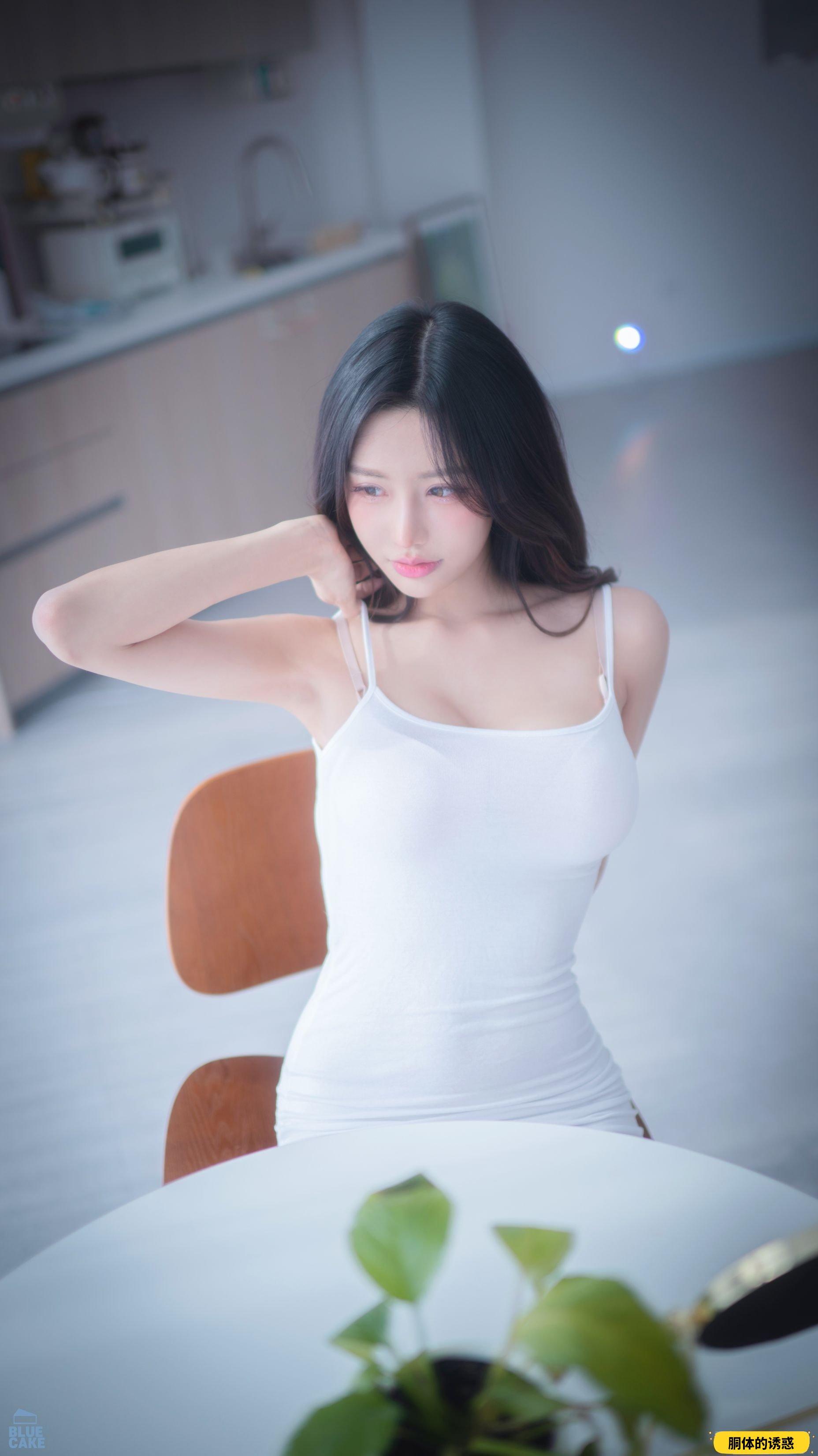 YeonYu (연유) - NO.01 [BLUECAKE] Real Boob (RED.Ver + Video) [190P1V-2.44GB]