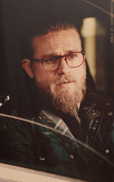 Charlie Hunnam 4TUemFzG_o