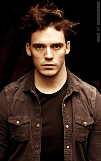 Sam Claflin RUBouGRn_o