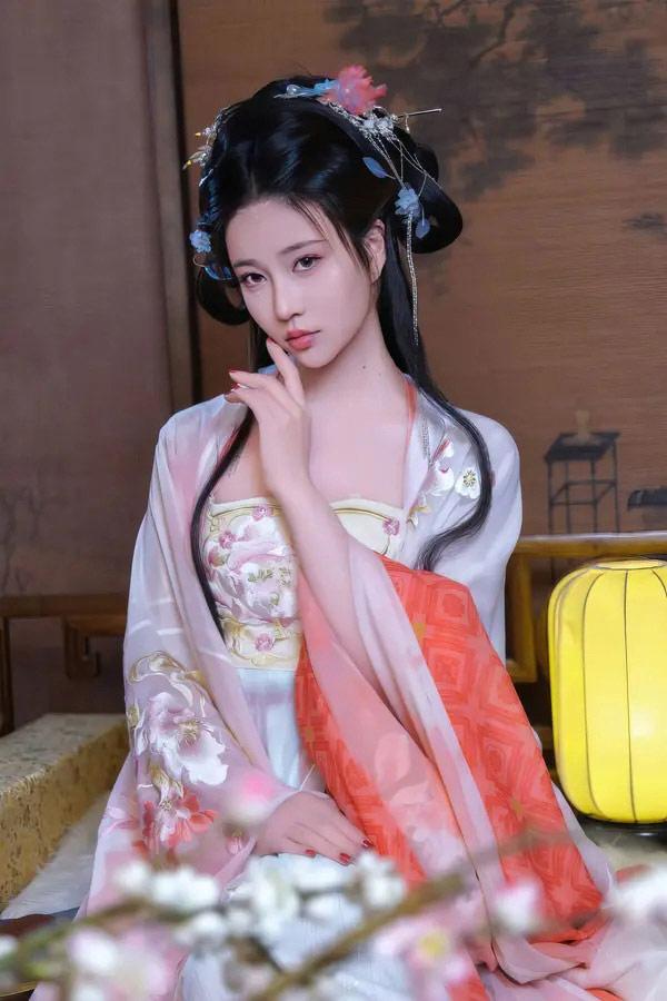 极品女神年年 霓裳无圣光唯美写真(1)