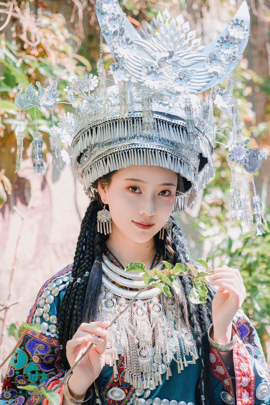 Coser@年年Nnian: 苗疆女孩 (50 photos)(23)