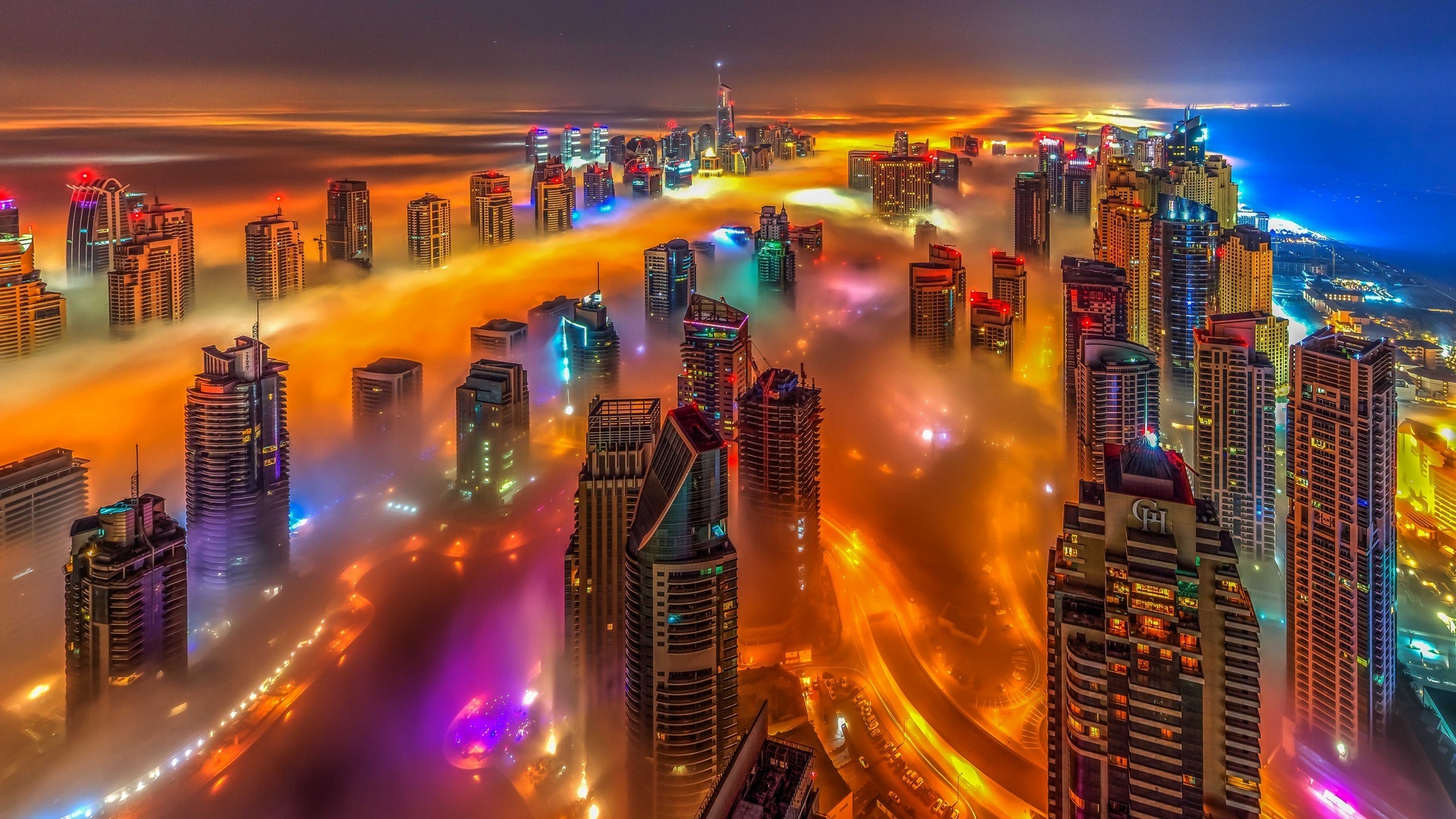 fogy-night-over-dubai-dubay-obedinennye-arabskie-emiraty.jpg