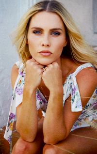 Claire Holt LAqrvIiz_o