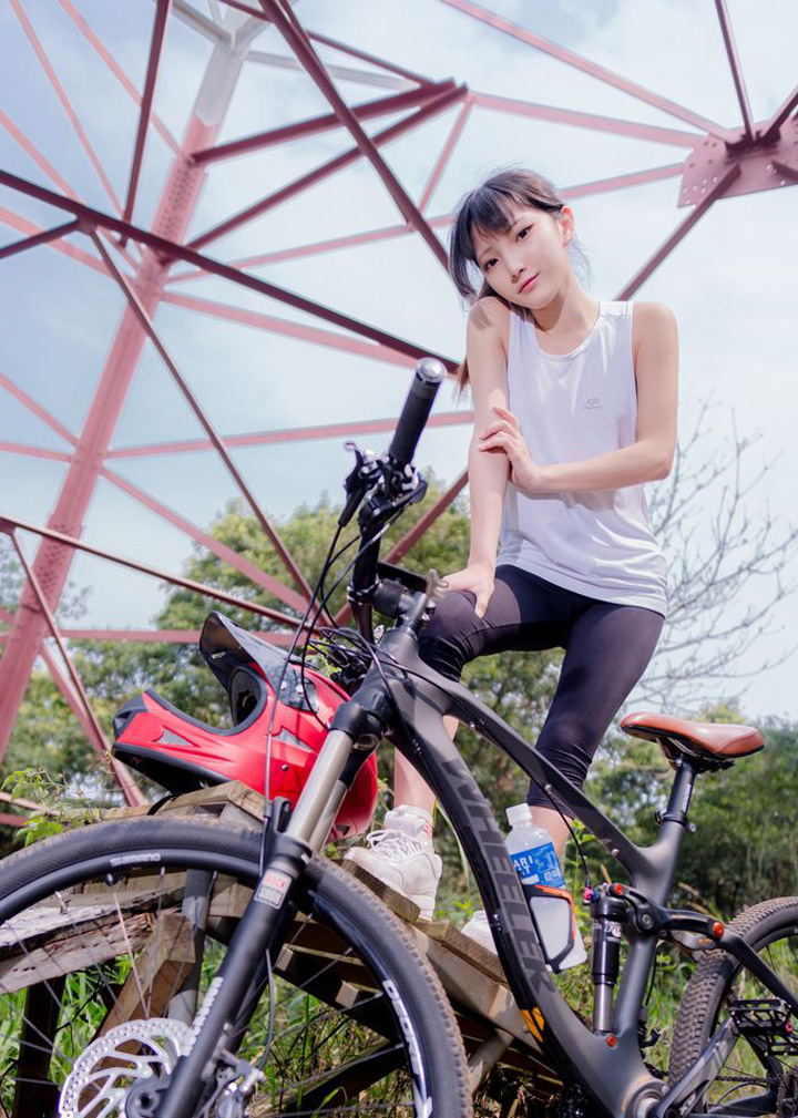 FantasyFactory Xiaoding Ding-Bicycle Riding 3