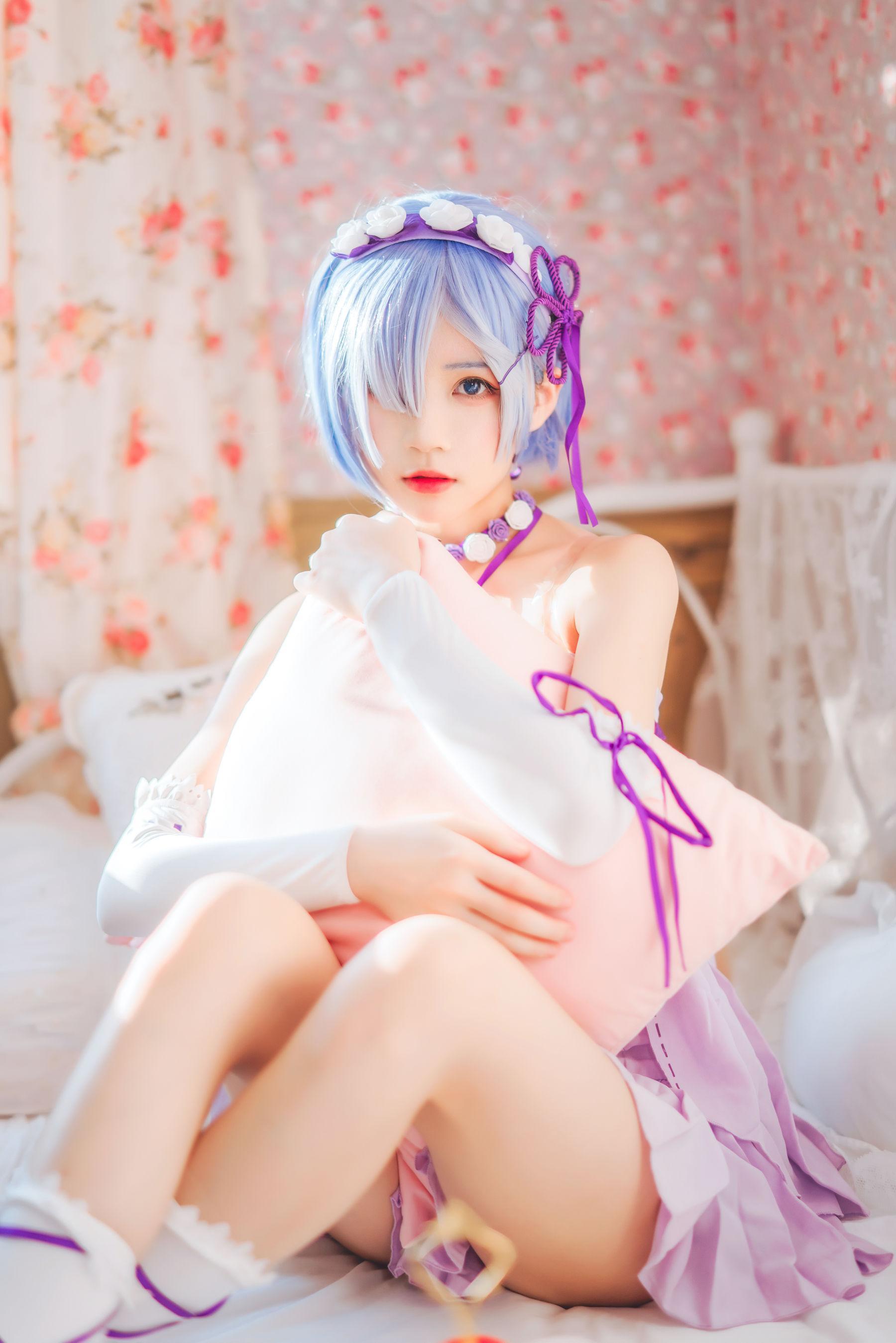 [Cosplay] 蠢沫沫 – 蕾姆小睡裙(19)