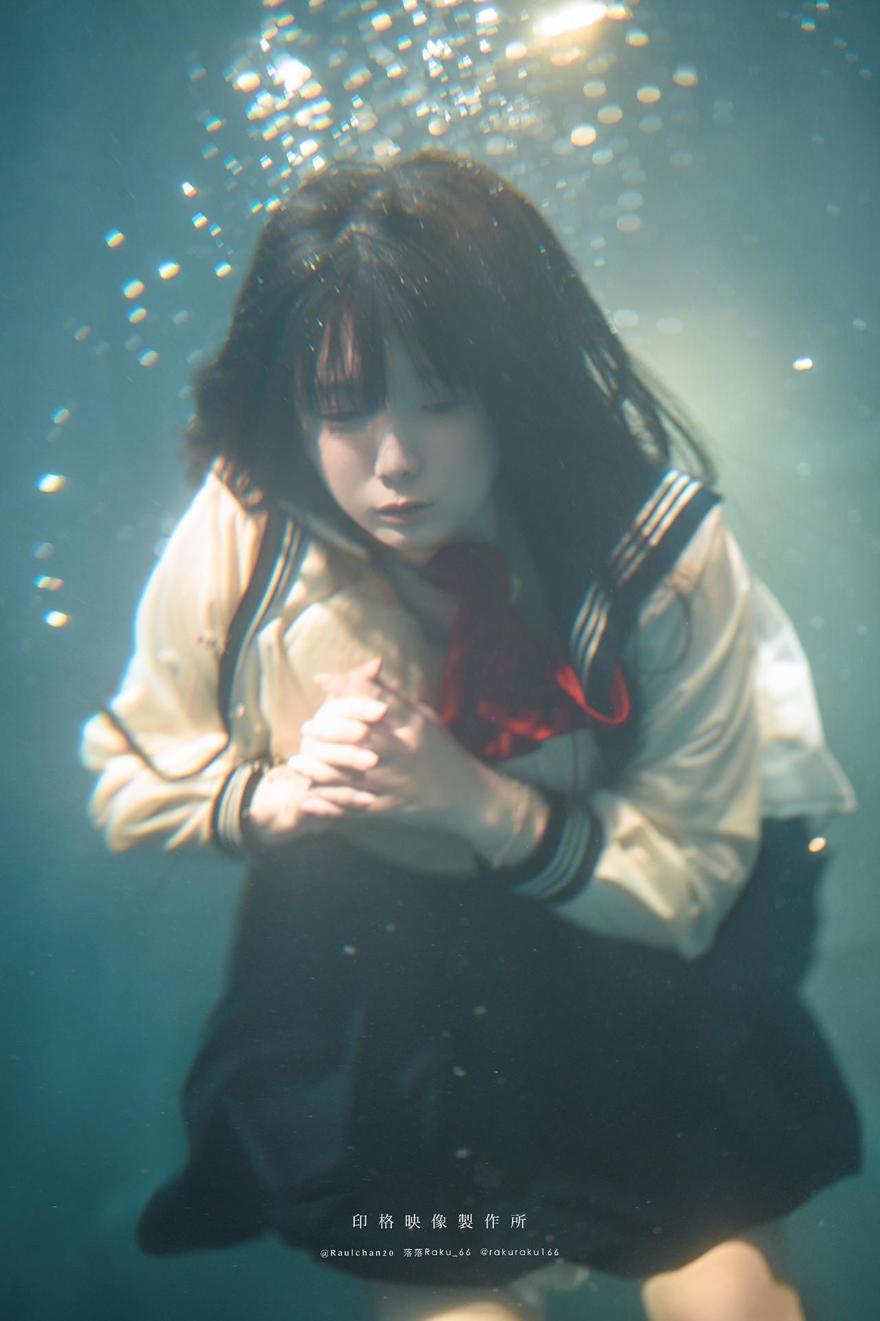 Cosplay 落落Raku – 水泳馆(34)