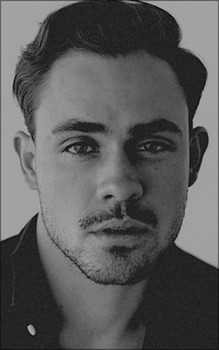 Dacre Montgomery EHNl7UiX_o