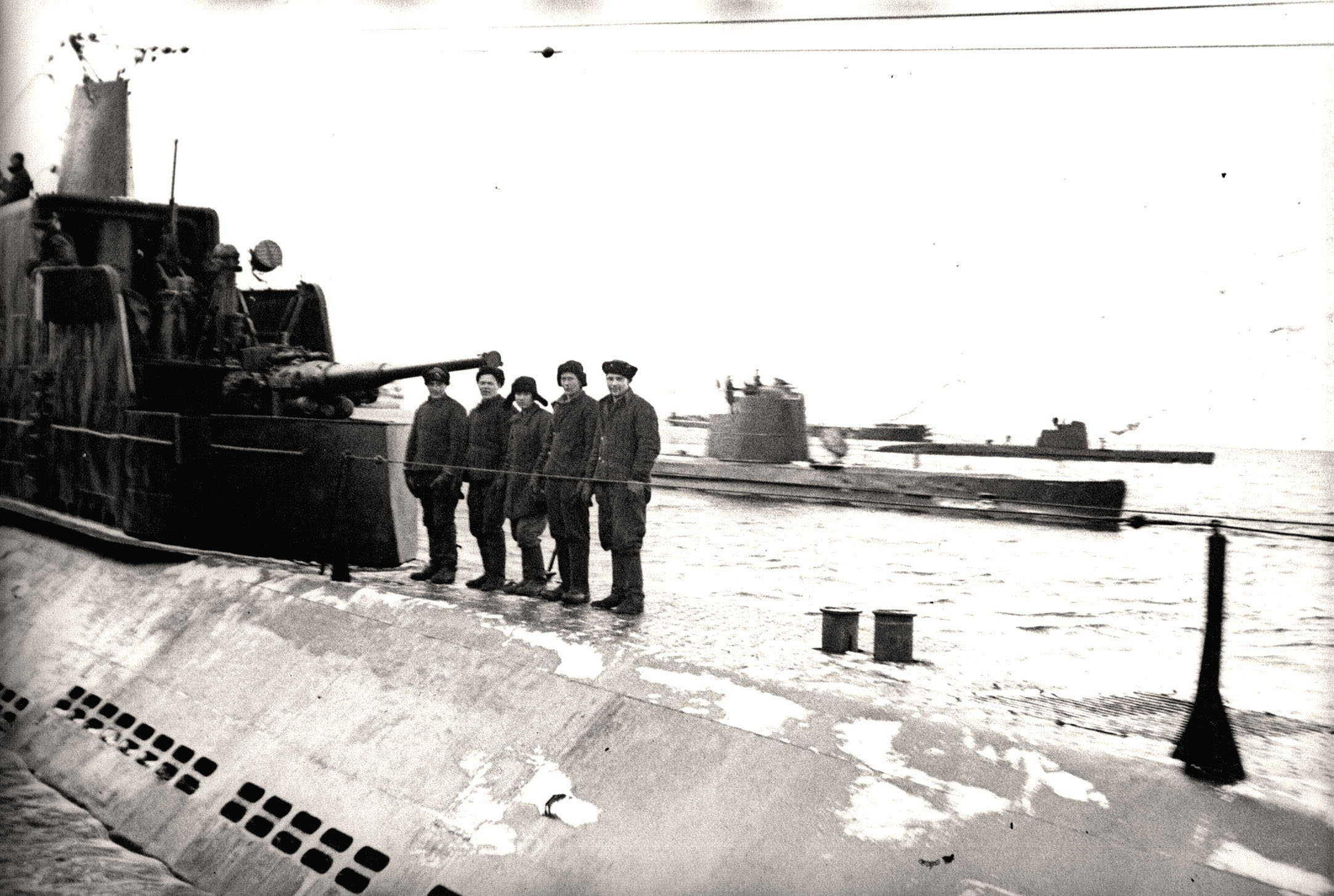 Пл тка. Подводная лодка 1943 Мурманск. Северный флот СССР подводная лодка. База советских подводных лодок Великой Отечественной войны. Подводная лодка 1941.