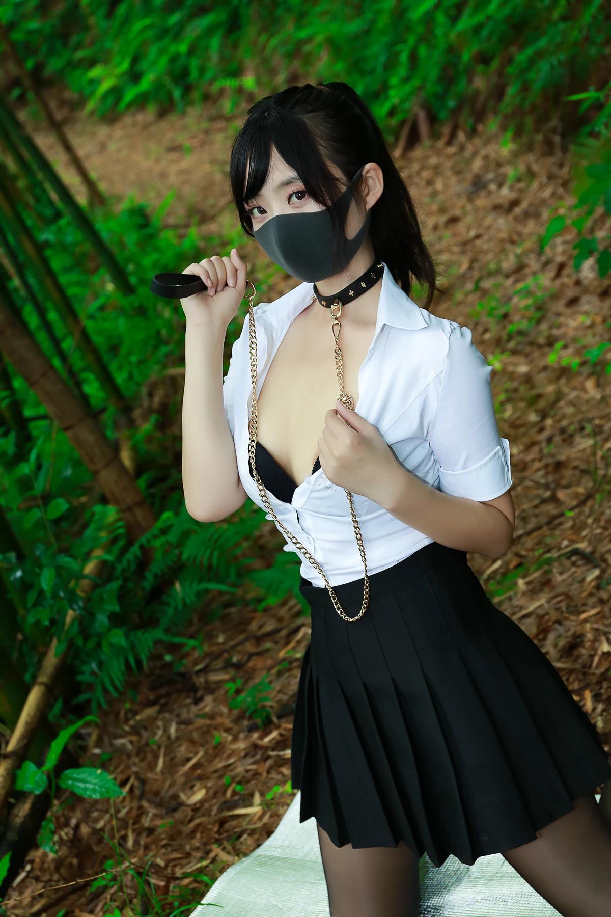 李佳LiJia – 黑百褶裙森林(22)