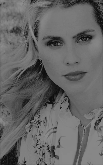 Claire holt JeBxgp4C_o