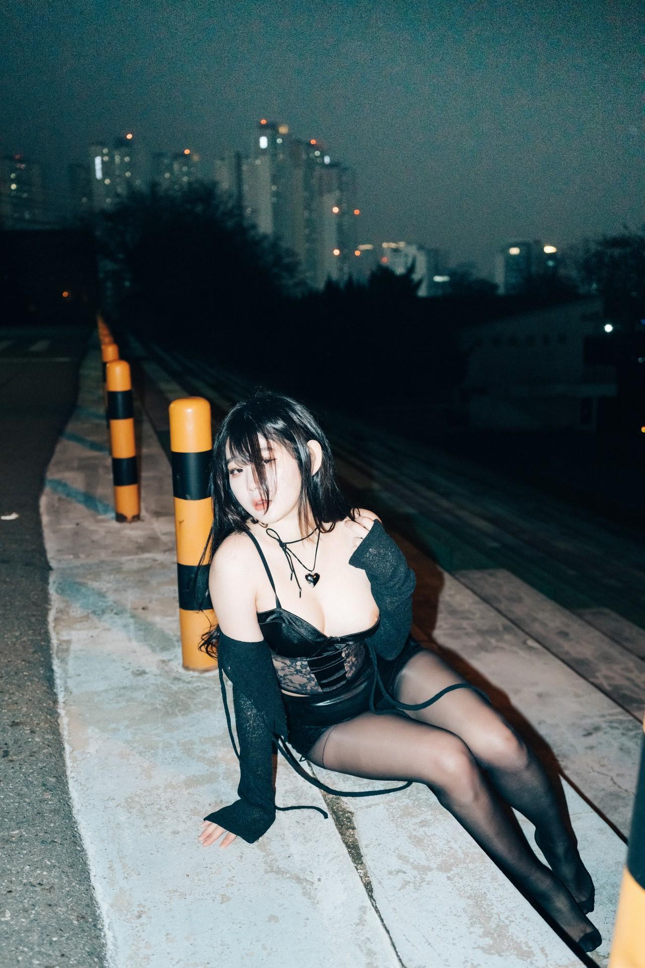 ZIA.Kwon 권지아, [Loozy] XXX At Night Road Set.01(45)