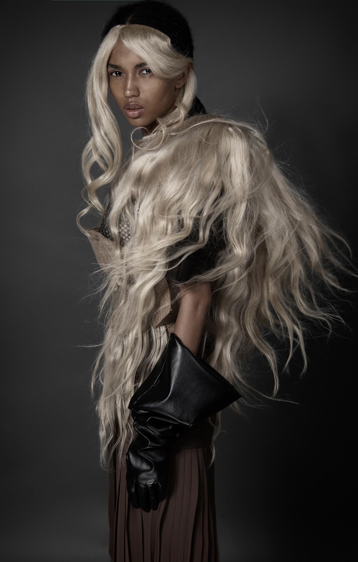 Lara Ndiaye by Attila Udvardi / Kaltblut Magazine Нетрадиционный взгляд на модную одежду / фото 23