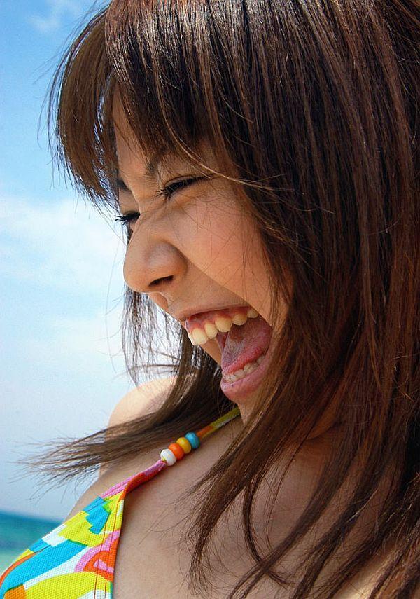 Japanese teen Chikaho Ito models non nude at the beach in a bikini(10)