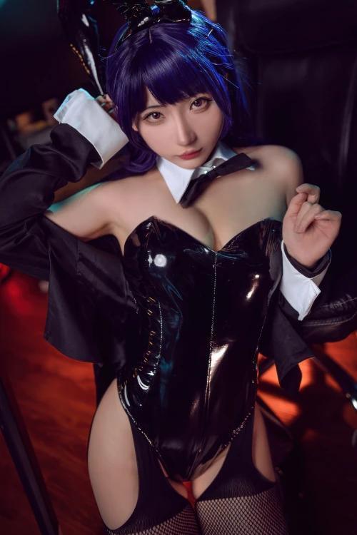 Cosplay 是三不是世w 喜多川海梦 紫发兔女郎