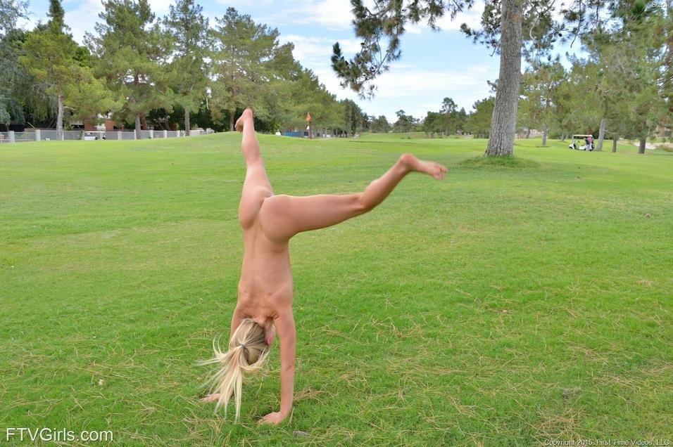 Sexy blonde teen unleashes her exhibitionist side by going naked in a park(12)