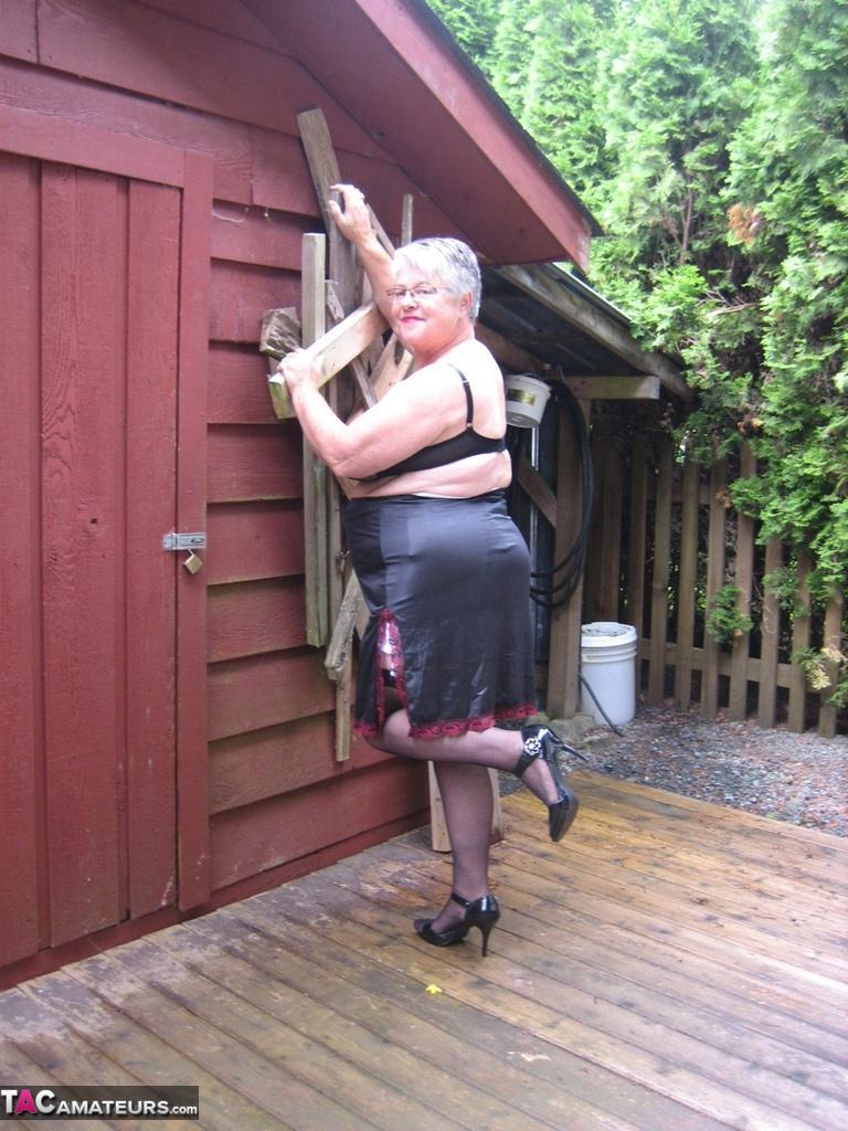 Fat oma Girdle Goddess unleashes her large boobs next to a boarded-up building(11)