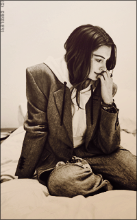 Anne Hathaway Xgl0nKTL_o