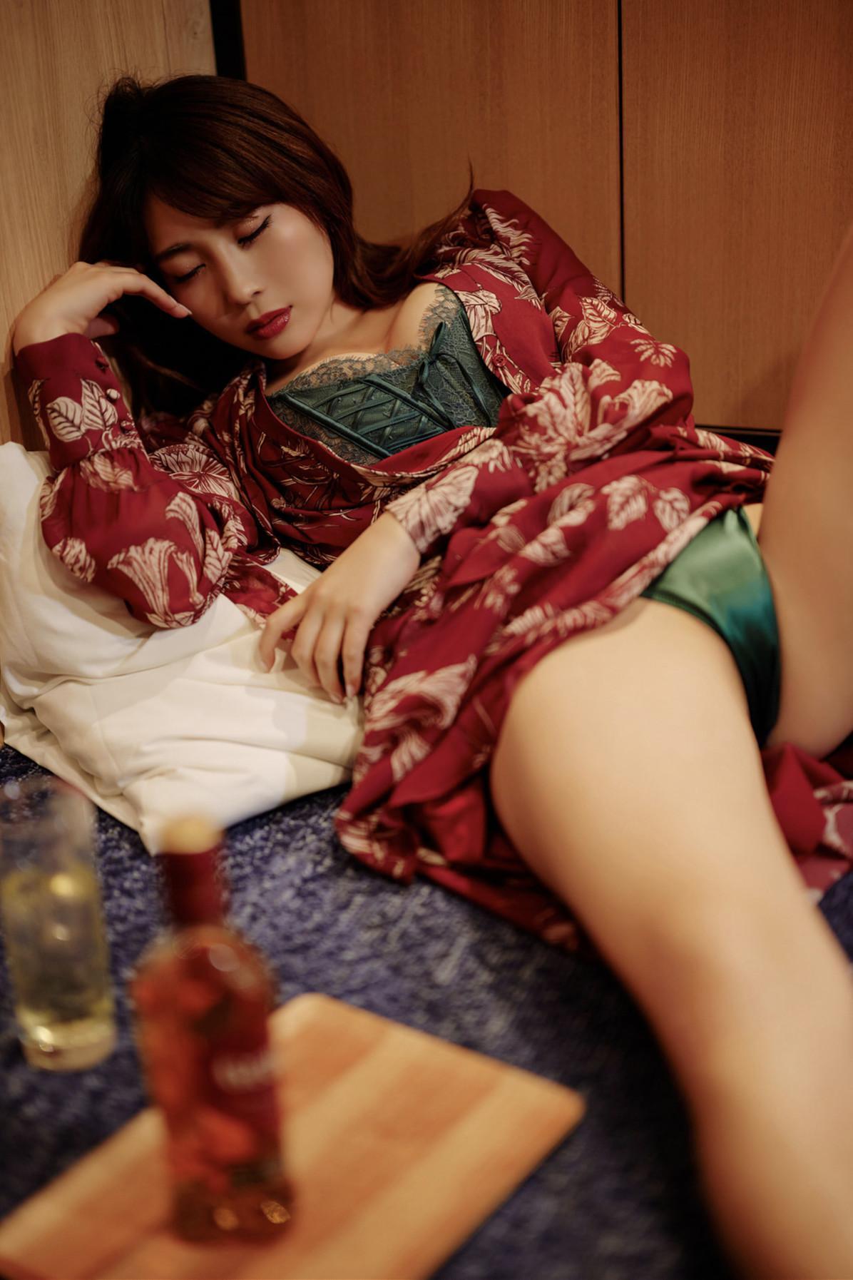 Tomomi Morisaki 森咲智美, 週刊ポストデジタル写真集 『500万人のおっぱい』 Set.02(4)