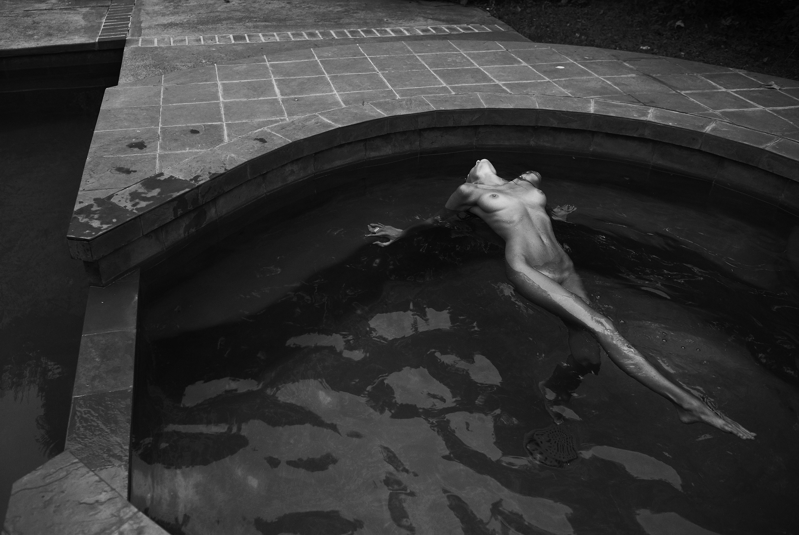 Элен Дали отдыхает у бассейна / Elen Dali nude by Stefan Rappo Элен Дали отдыхает у бассейна / Elen Dali nude by Stefan Rappo