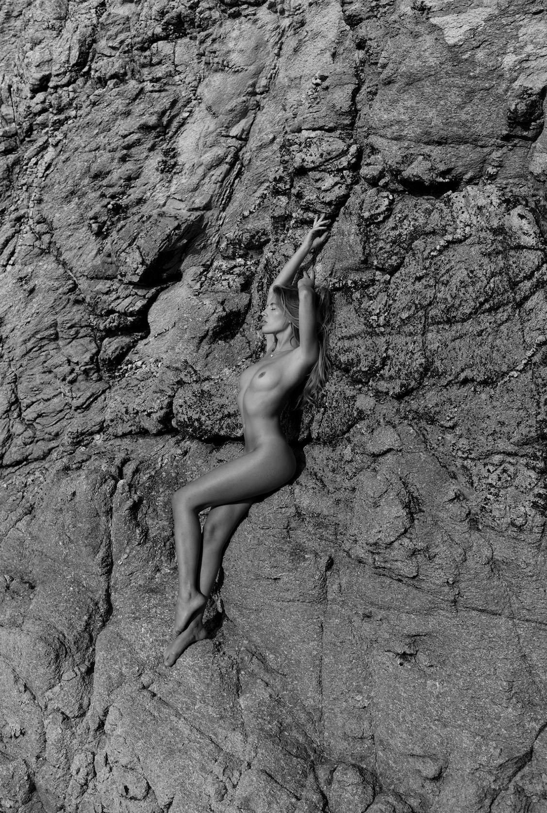 Голая исследовательница скал / Katia Martin by Arthur Hubert Legrand / Yume Magazine Голая исследовательница скал / Katia Martin by Arthur Hubert Legrand / Yume Magazine