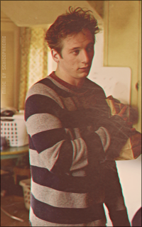 Jeremy Allen White 1fwYskGE_o