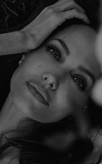 Angelina Jolie 1jqVQtri_o