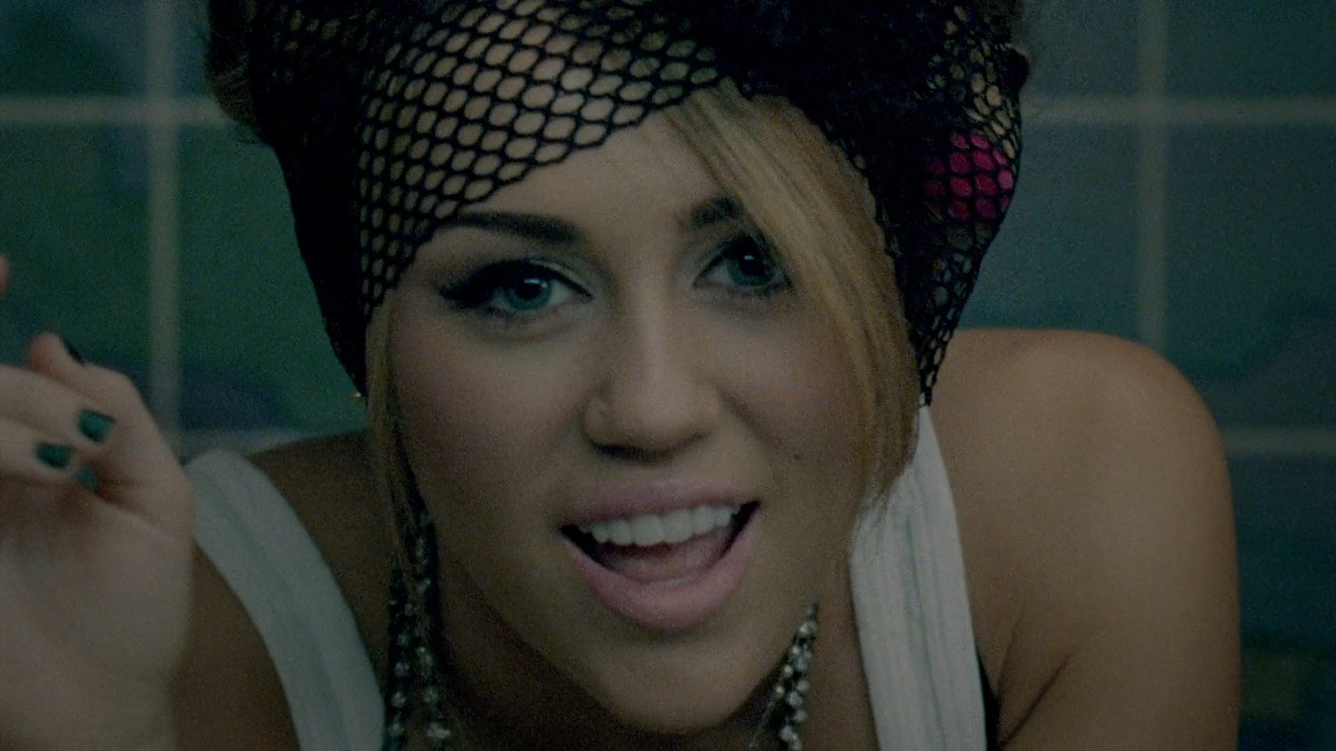 Клип хат. Майли Сайрус клипы. Miley Cyrus 23 клип. Классные клипы. Клипы фото.