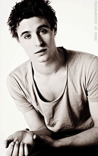 Max Irons WH1F8QMF_o