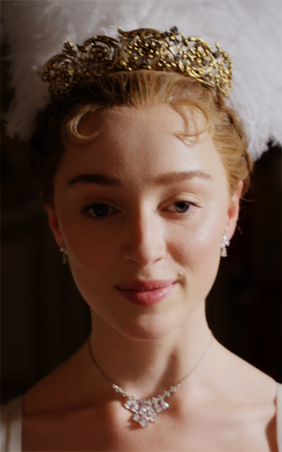 Phoebe Dynevor BOAlMX3S_o