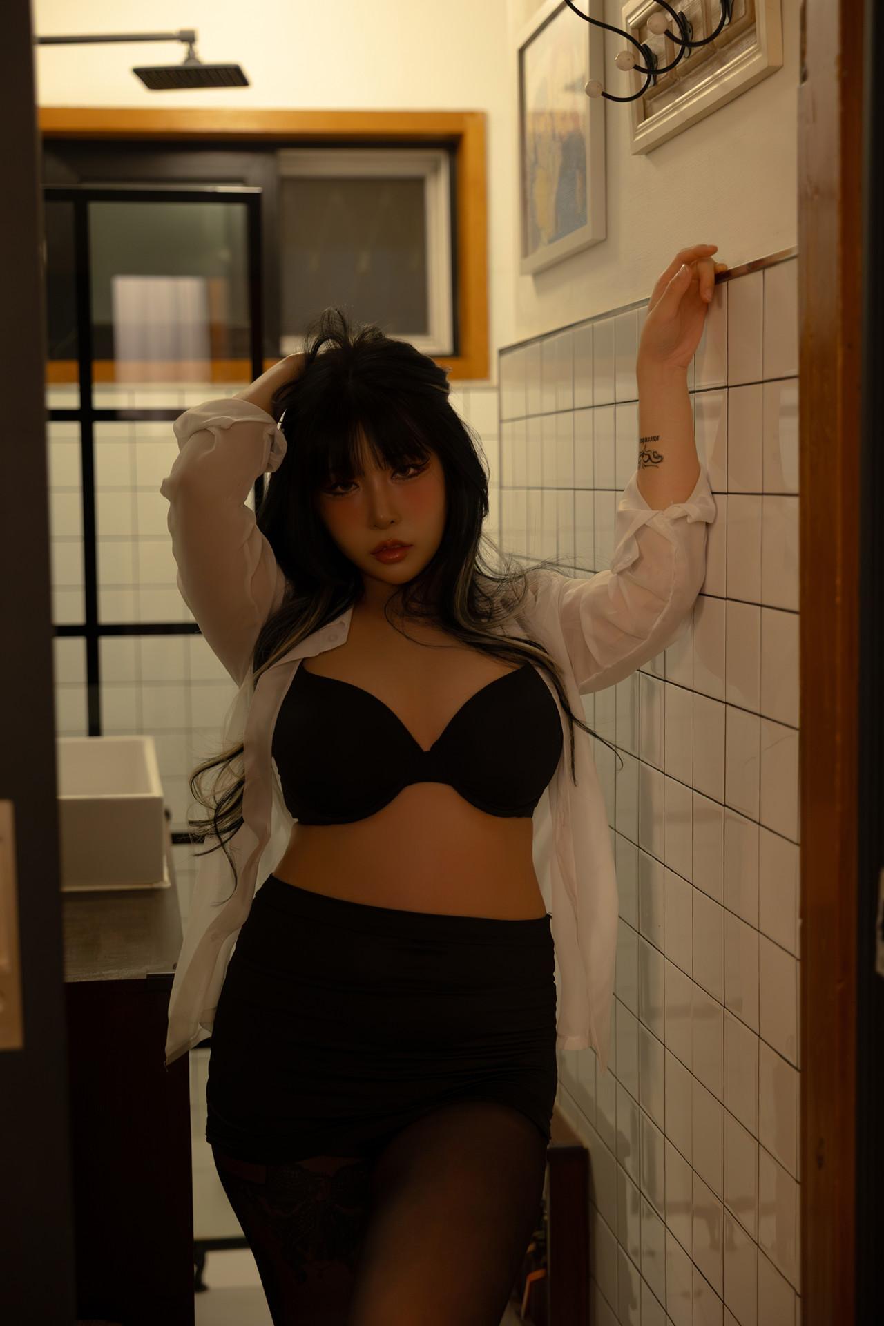 Lee Yuin 유인, Photobook ‘Girl Next Door’ Set.01(9)